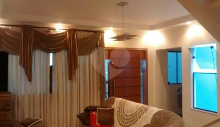 Sobrado à venda com 3 quartos, sendo 1 suíte,  em Jardim Las Vegas, Guarulhos, SP