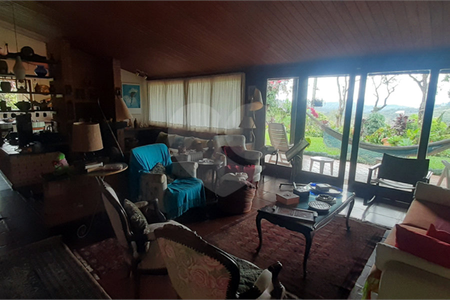 Casa Térrea à venda com 4 quartos, sendo 2 suítes, em Serra da Cantareira, Mairiporã, SP