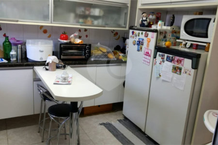 Casa à venda com 3 quartos, sendo 1 suíte, no condomínio Residencial Água Fria, São Paulo - SP