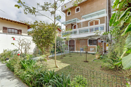 Casa à venda com 3 quartos, sendo 1 suíte, em Alto da Boa Vista, São Paulo, SP