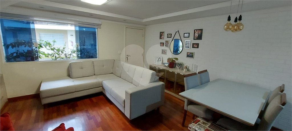 Casa à venda com 3 quartos, sendo 1 suíte, no condomínio Ville Resedá, São Paulo - SP