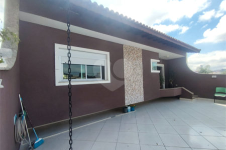 Sobrado à venda com 3 quartos, sendo 2 suítes,  em Vila Pires, Santo André, SP