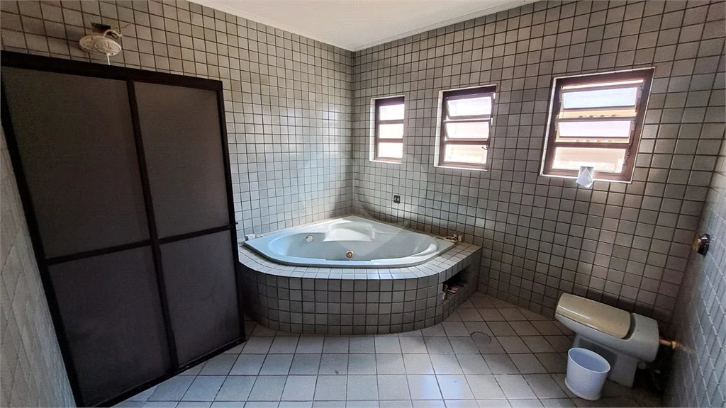 Sobrado à venda com 5 quartos, sendo 1 suíte, em Tremembé, São Paulo, SP