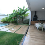 Indaiatuba - SP - Condomínio Helvetia Park - 490 m² Terreno - Sobrado com 307 m² de Área Construída - Escritório com móveis planejados - Sala de estar e jantar ampla e integradas - Cozinha planejada completa, com eletrodomésticos (cooktop, forno, coifa, geladeira, microondas) - Lavanderia