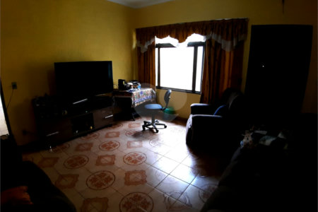 Sobrado à venda com 5 quartos em Vila Nivi, São Paulo, SP