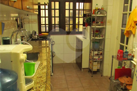 Casa de Vila à venda com 4 quartos, sendo 1 suíte, em Chácara Monte Alegre, São Paulo, SP