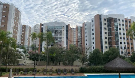 Apartamento à venda com 3 quartos, sendo 1 suíte,  em Cidade São Francisco, São Paulo, SP