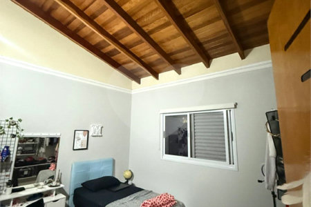 Sobrado à venda com 6 quartos, sendo 2 suítes, em Vila Áurea, Poá, SP