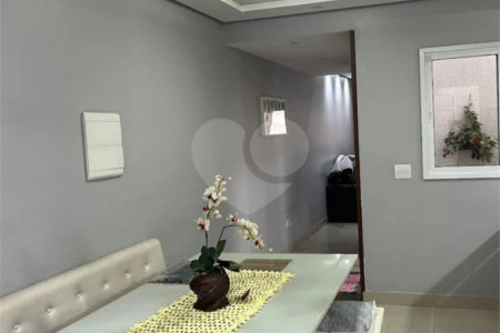 Apto a venda de 230m² no Cambuci com 3 dorms, 5 vagas, 3 suítes. Estuda permuta.