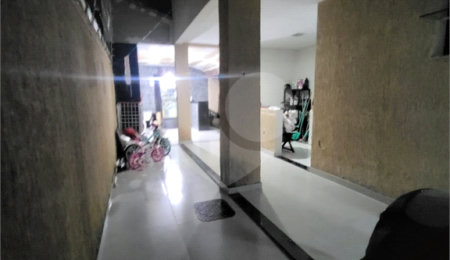 Casa à venda com 4 quartos, sendo 3 suítes, no condomínio Residencial Nelson Pinto, Rio de Janeiro - RJ