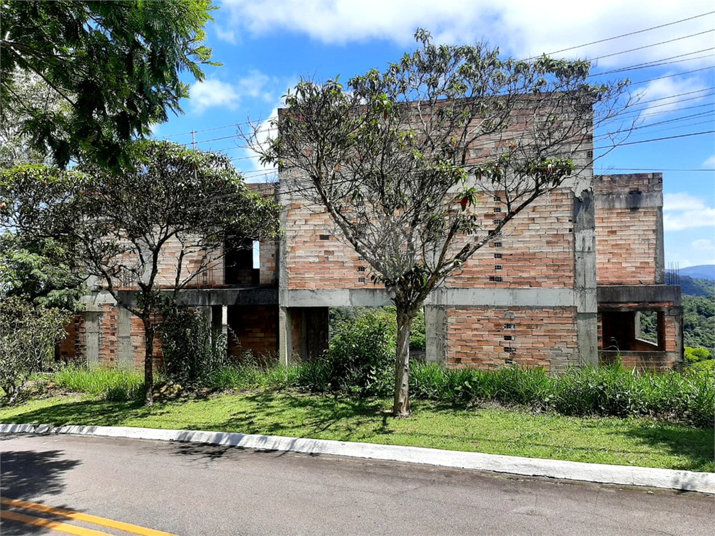 Sobrado à venda com 4 suítes em Roseira, Mairiporã, SP
