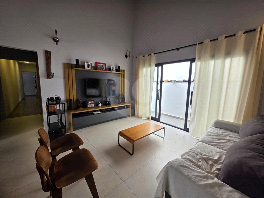 Casa à venda com 3 suítes no condomínio Portal do Bosque, Louveira - SP