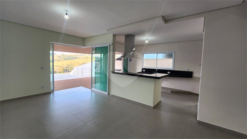 Casa à venda com 4 suítes no condomínio Santa Isabel I, Louveira - SP