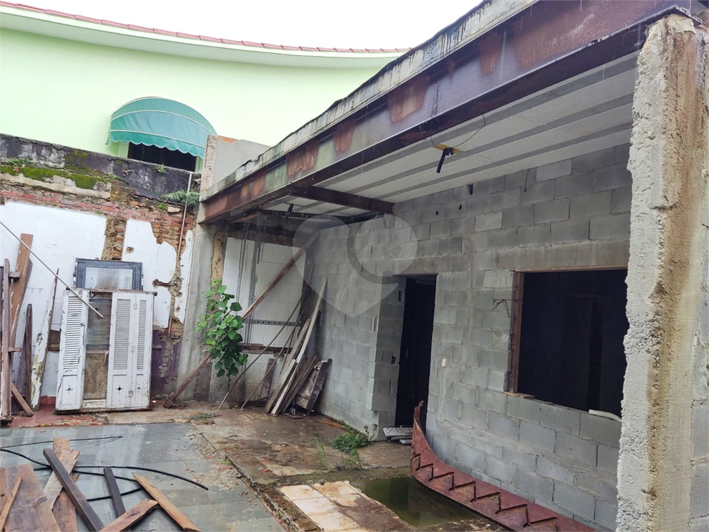 Sobrado à venda com 4 quartos, sendo 2 suítes, em Tremembé, São Paulo, SP