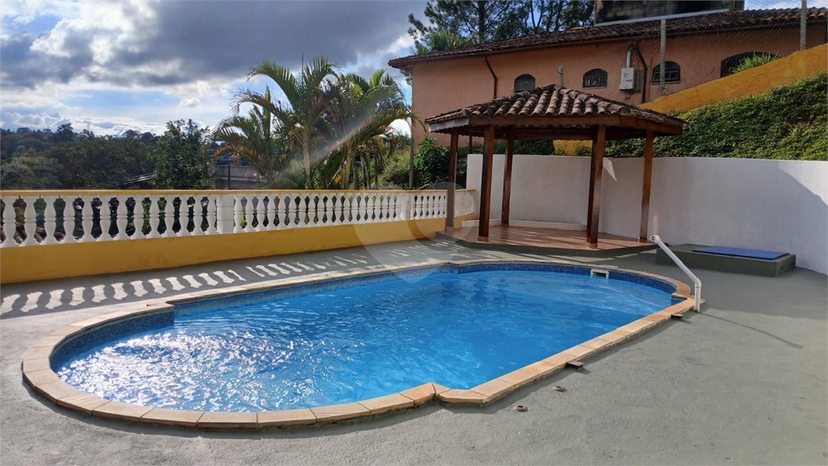 Casa em condomínio para alugar com 3 quartos, sendo 1 suíte, em Vila Petrópolis, Atibaia, SP