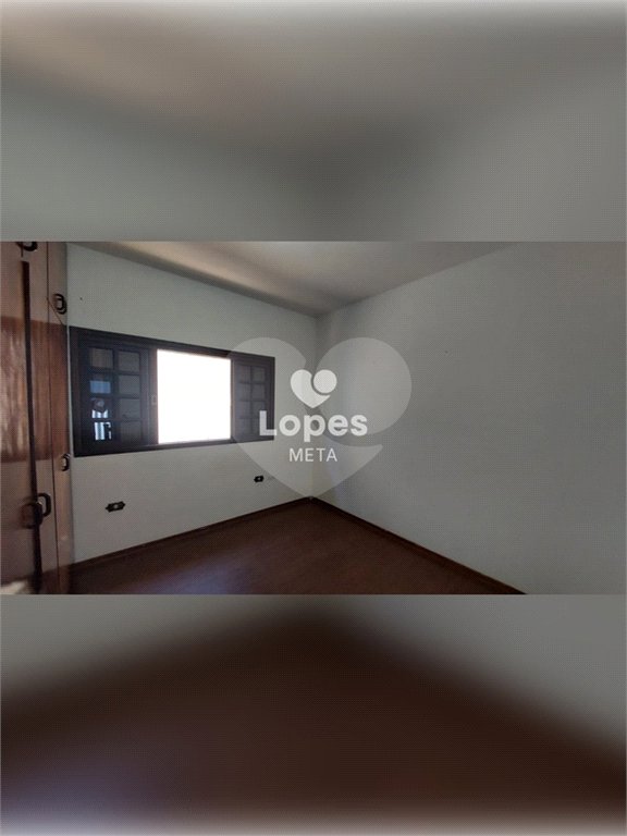 Casa à venda com 3 quartos, sendo 1 suíte, no condomínio Eldourado, São José dos Campos - SP