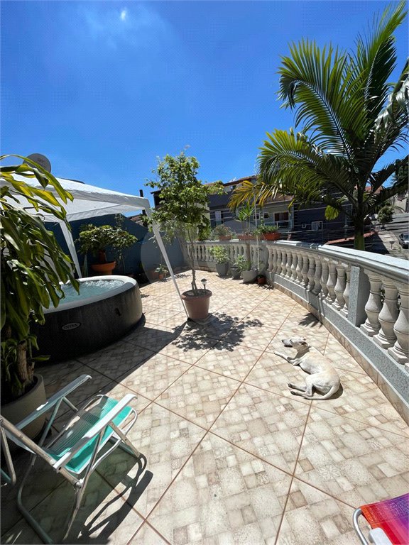 Sobrado à venda com 4 quartos, sendo 1 suíte,  em Jardim Las Vegas, Santo André, SP