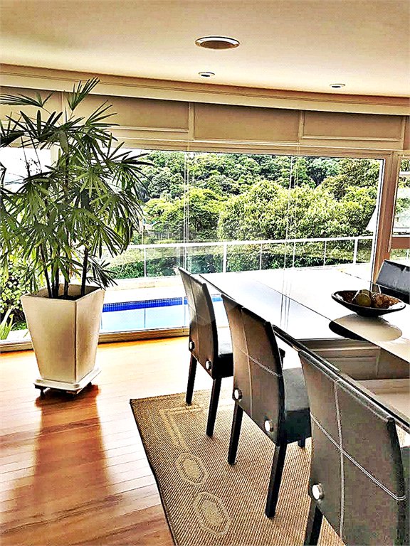 Casa à venda com 4 suítes no condomínio Residencial Jd. Ibiratiba, São Paulo - SP