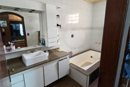 Sobrado à venda ou para alugar com 6 quartos, sendo 2 suítes, em Santana, São Paulo, SP