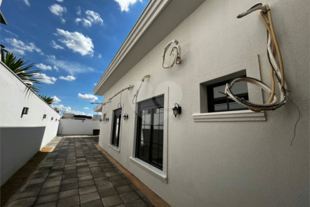 Casa à venda com 4 quartos, sendo 2 suítes,  no condomínio Florais Itália, Cuiabá - MT