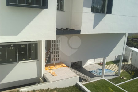 Casa à venda com 4 quartos, sendo 2 suítes, no condomínio Residencial Green Ville, Rio de Janeiro - RJ