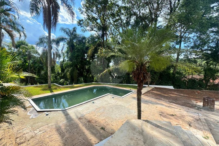 Casa à venda com 5 quartos, sendo 2 suítes, no condomínio Sausalito, Mairiporã - SP