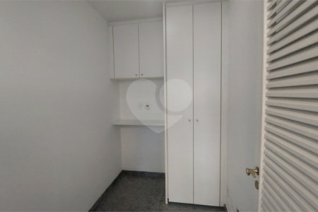 Apartamento à venda com 3 quartos, sendo 1 suíte, em Alto da Boa Vista, São Paulo, SP