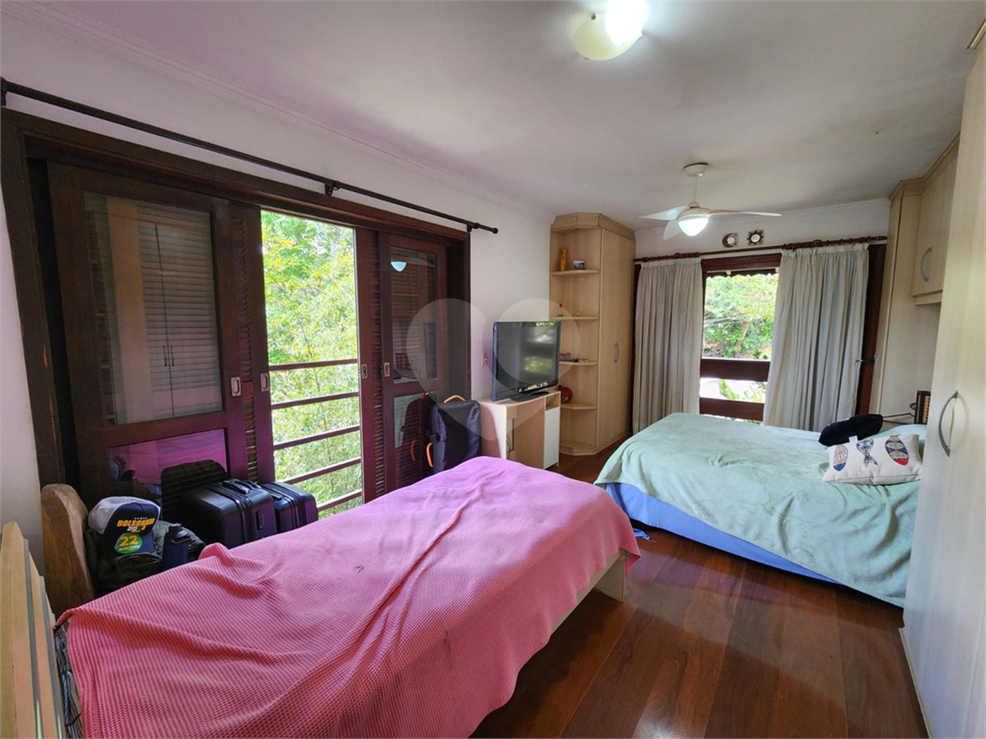 Casa à venda com 5 suítes no condomínio Suíça da Cantareira, Mairiporã - SP