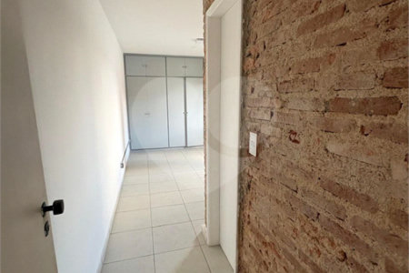Sobrado à venda com 4 quartos, sendo 1 suíte,  em Vila Sônia, São Paulo, SP