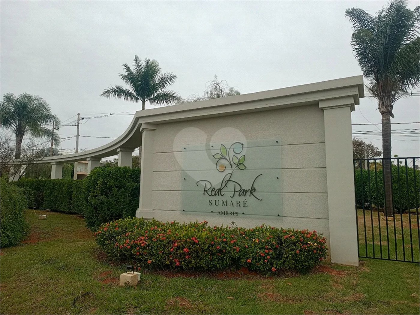 Casa à venda com 3 suítes no condomínio Real Park, Sumaré - SP