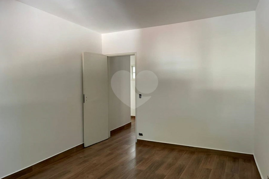 Casa à venda com 3 quartos, sendo 2 suítes, em Jardim Leonor Mendes de Barros, São Paulo, SP