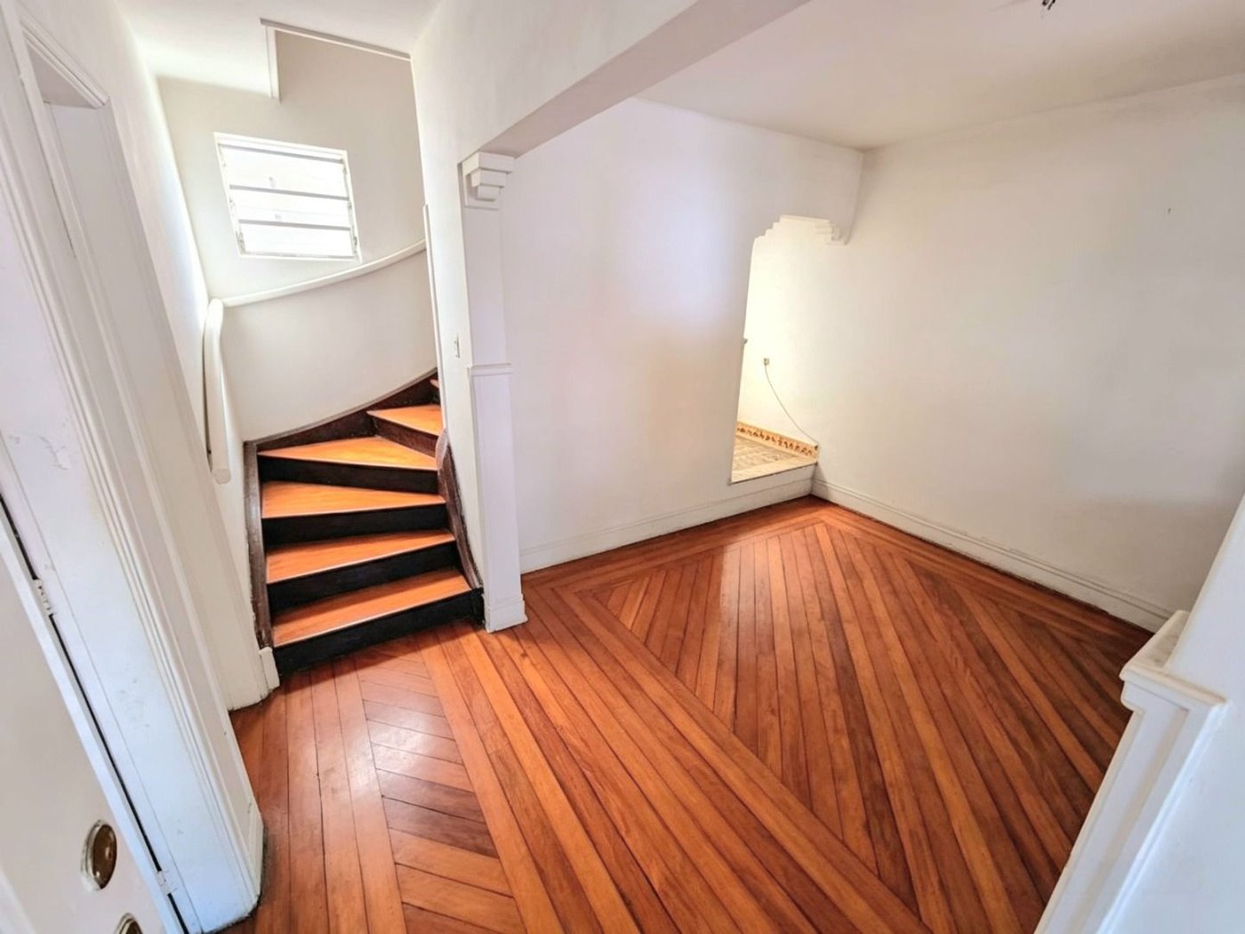 Casa com 3 dormitórios à venda, 119 m² por R$ 689.000,00 - Pompéia - Santos/SP
