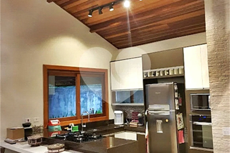 Casa à venda ou para alugar com 3 suítes no condomínio Jardim da Montanha I, Mairiporã - SP