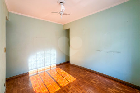Apartamento térreo de 84 m² com 02 dormitório com 1 vaga de garagem