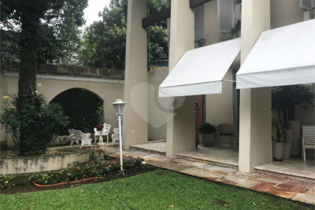 Casa à venda com 4 suítes em Jardim Leonor, São Paulo, SP