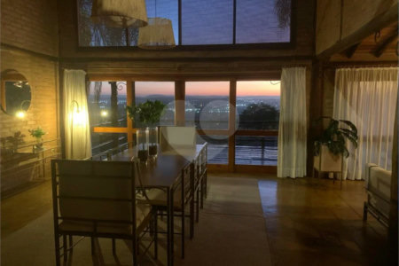 Casa mobiliada para locação no Condomínio Alpes de Vinhedo na cidade de Vinhedo - SP