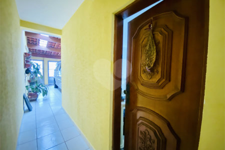 Sobrado à venda com 4 quartos, sendo 1 suíte, em Vila Gilda, Santo André, SP