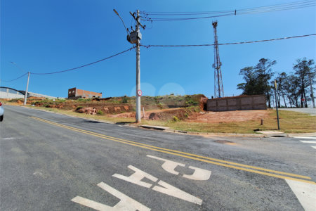 Terreno à venda com 1 suíte no condomínio Comercial Independência, Vinhedo - SP