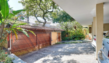 Casa à venda com 4 quartos, sendo 2 suítes,  em Jardim Cordeiro, São Paulo, SP