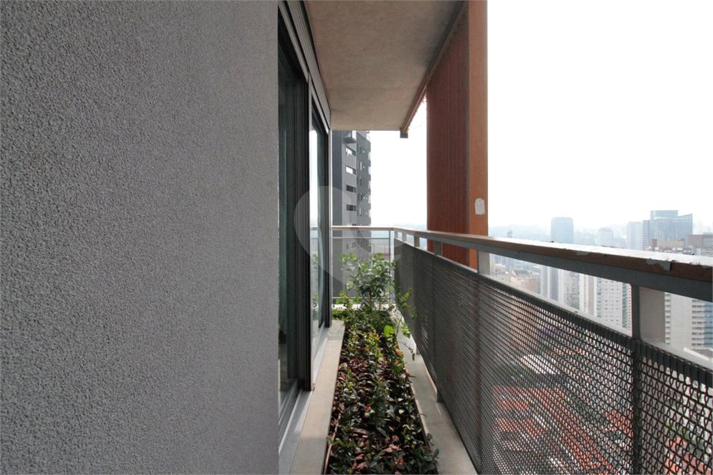 Apartamento à venda ou para alugar com 3 quartos, sendo 1 suíte, em Jardim das Acácias, São Paulo, SP