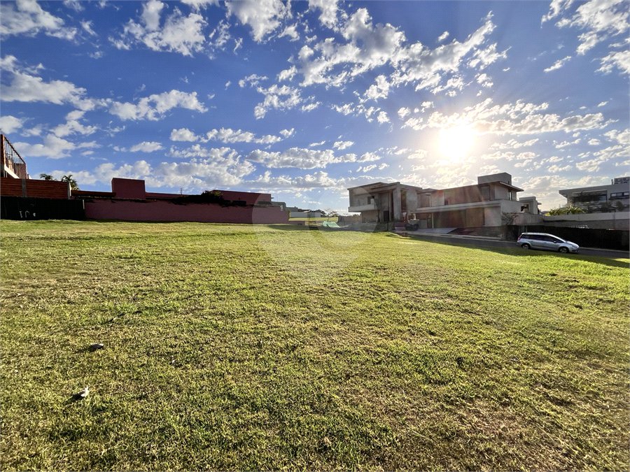 Terreno à venda no condomínio Villa dos Pinheiros, Indaiatuba - SP