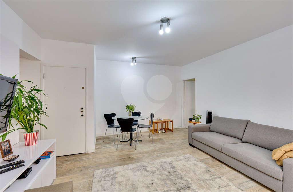 Apartamento à venda com 3 quartos, sendo 1 suíte, em Vila Olímpia, São Paulo, SP