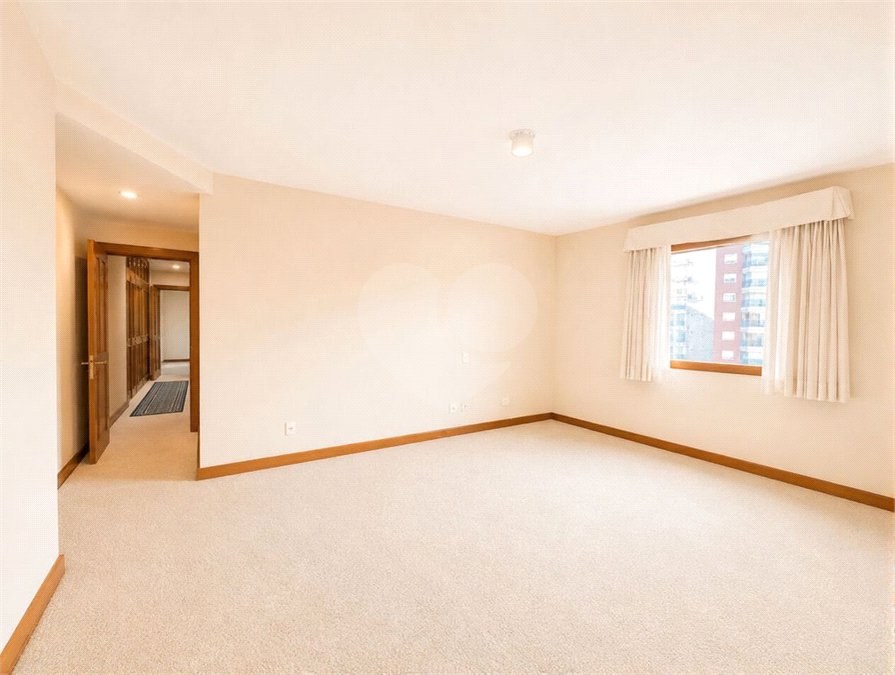 Apartamento à venda com 3 suítes em Moema, São Paulo, SP