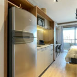 Apartamento mobiliado no Planalto Paulista com 1 dormitório e varanda.