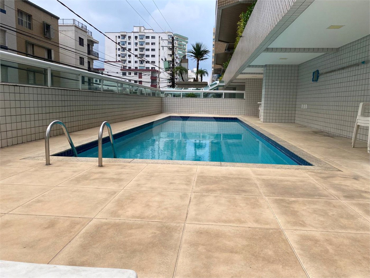 Apartamento à venda com 2 quartos, sendo 1 suíte, em Guilhermina, Praia Grande, SP
