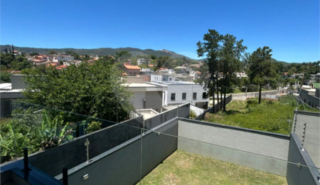 Sobrado à venda com 4 quartos, sendo 3 suítes,  em Jardim do Lago, Atibaia, SP