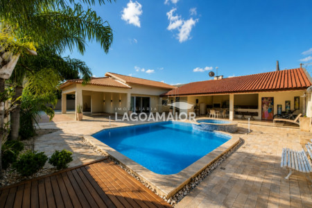 Casa à venda com 3 suítes em Jardim Novo Aeroporto, Três Lagoas, MS