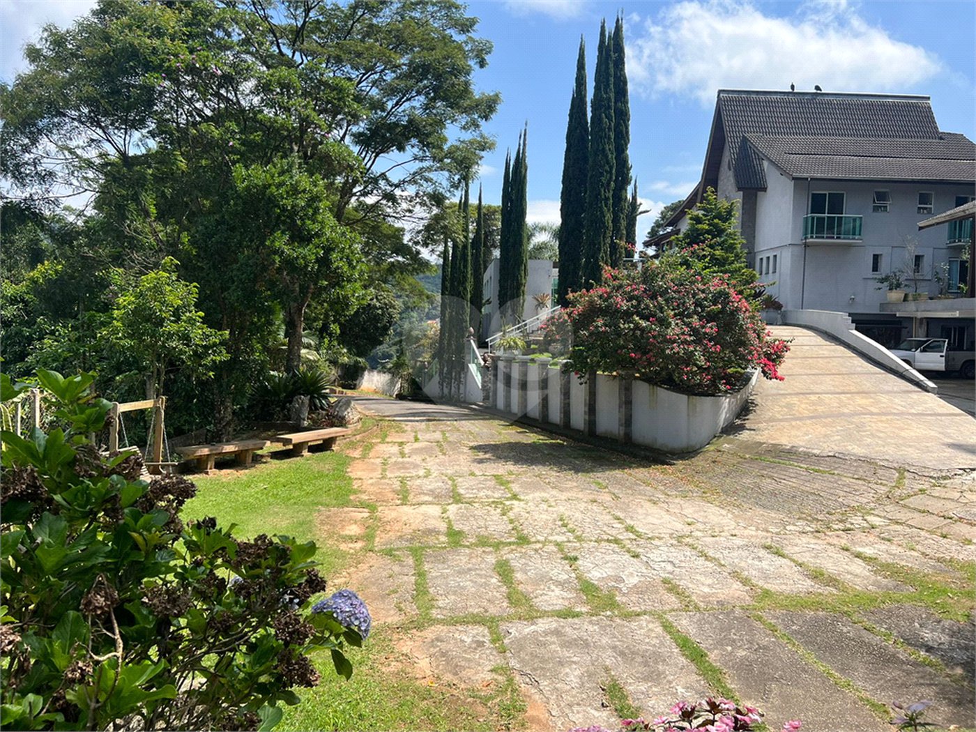 Casa à venda com 6 quartos, sendo 5 suítes, no condomínio Alpes da Cantareira, Mairiporã - SP