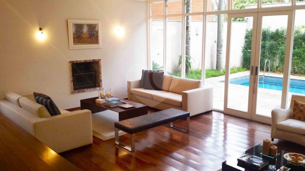 Sobrado à venda com 4 quartos, sendo 2 suítes, em Jardim Marajoara, São Paulo, SP