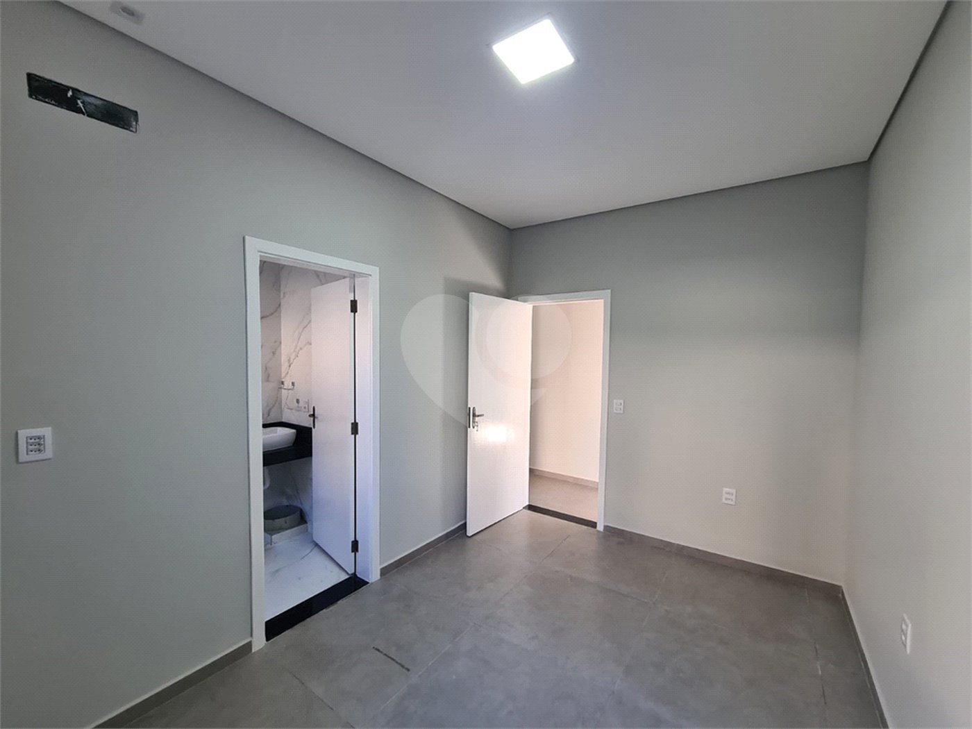 Casa à venda com 3 suítes no condomínio Reserva dos Jatobás, Louveira - SP